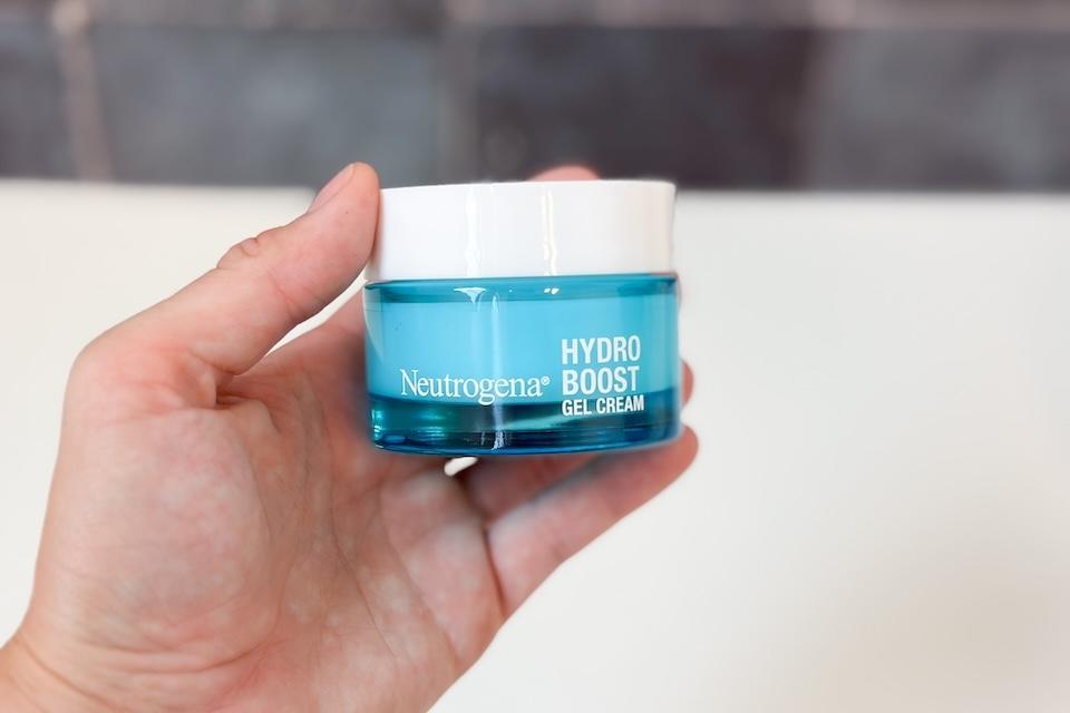 Our tester with best moisturizers for acne-prone skin