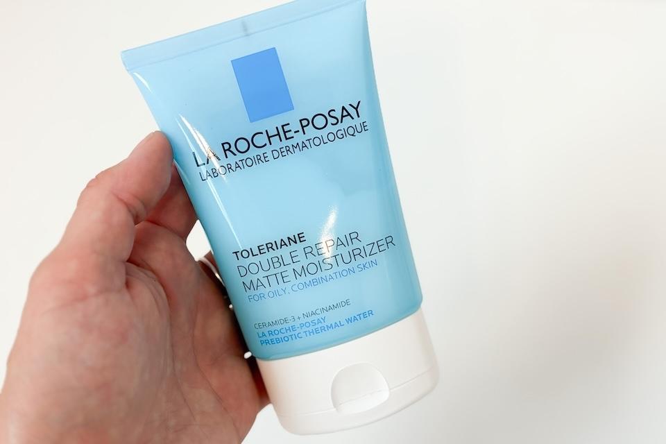 Our tester with best moisturizers for acne-prone skin