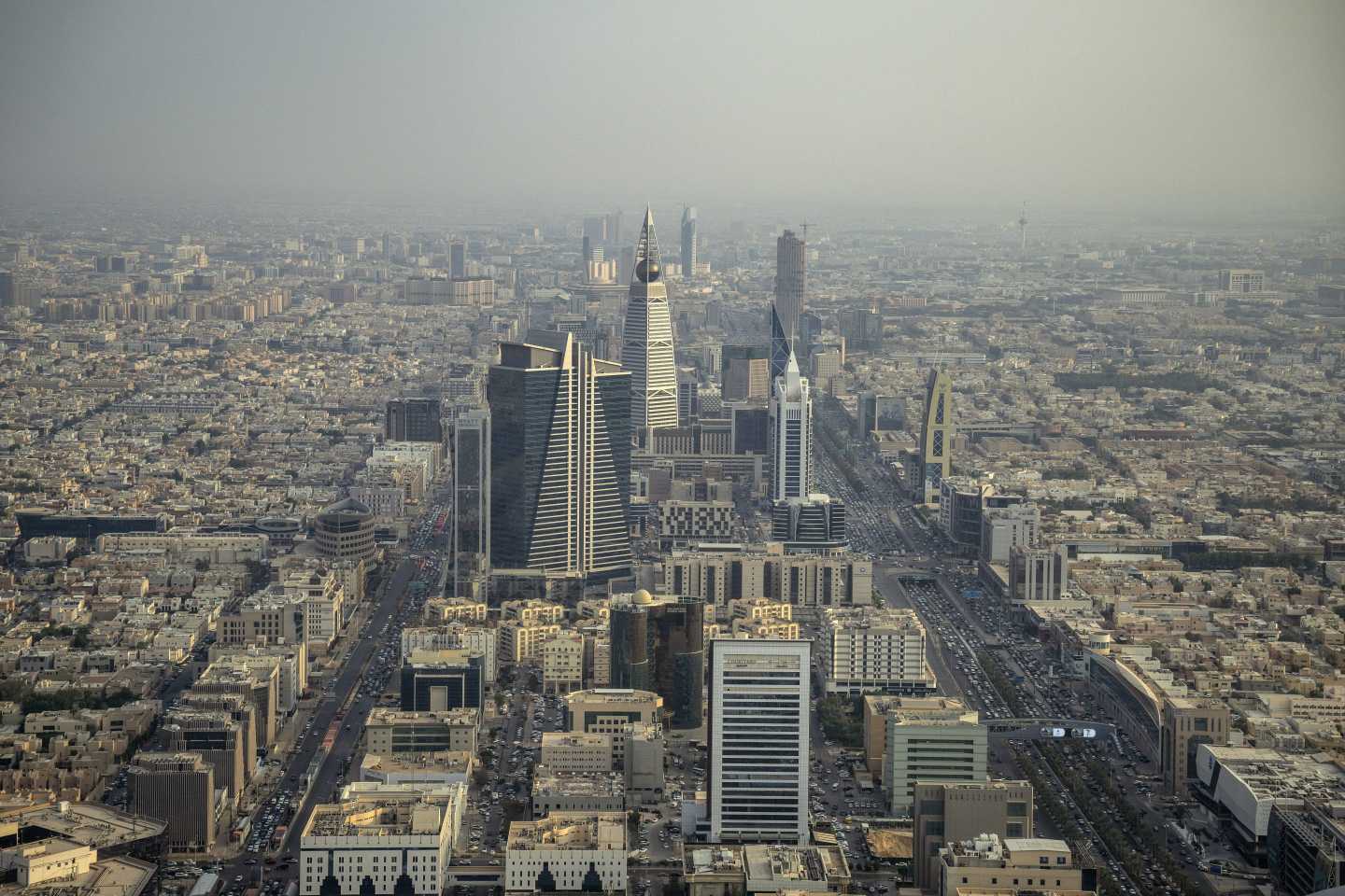 Saudi’s economic transformation collides with war and falling FDI 