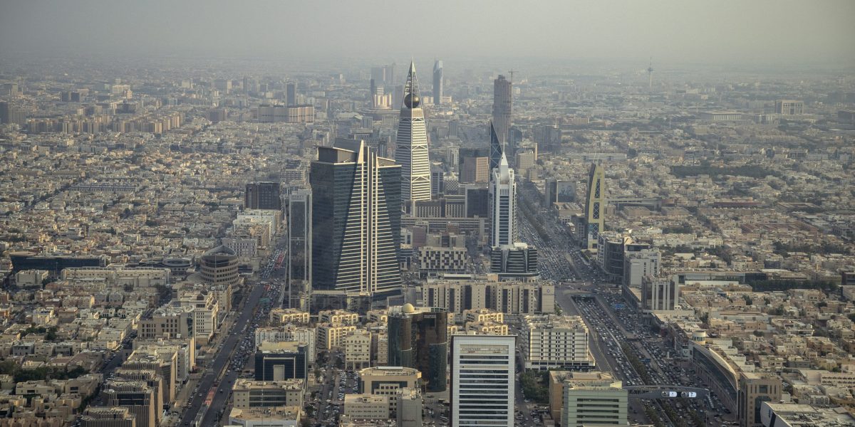 Saudi’s economic transformation collides with war and falling FDI 