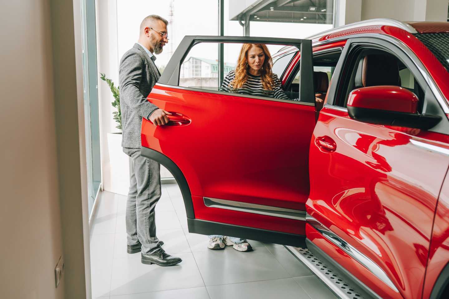 Car payments just hit a record $787 a month—and 1 in 4 new-car buyers is now signing a 7-year loan