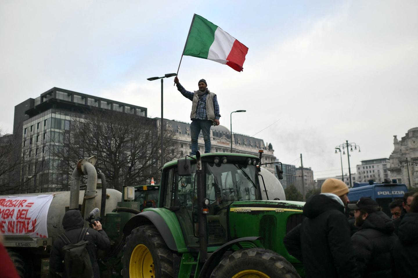 Inflation hits 5.4% in Italy as Italian farmers take to the streets in protest.