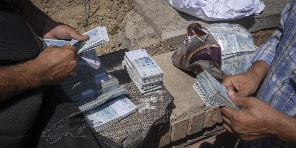 Iran's Currency Hits Record Low Iran's Currency Hits Record Low