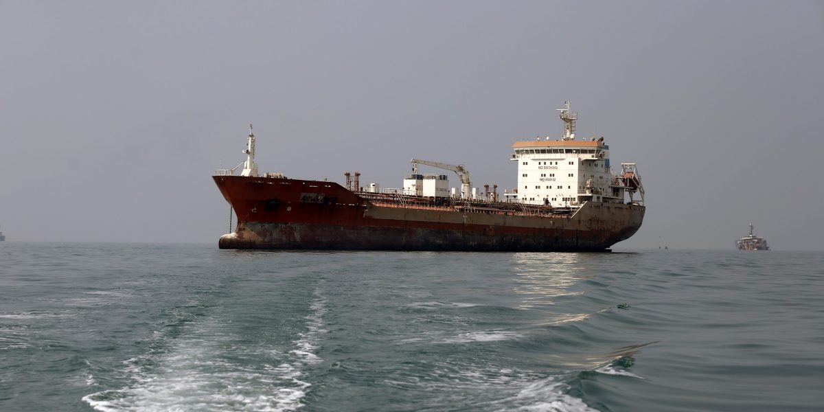 Fortune: Hormuz Tanker Crews Earn $100,000 Monthly in Hazard Pay