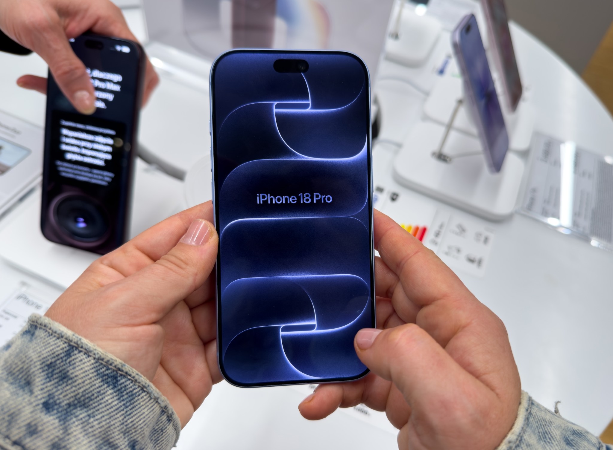 A $100 price hike may be all it takes to scare off iPhone buyers in this economy, as Apple reportedly slashes orders