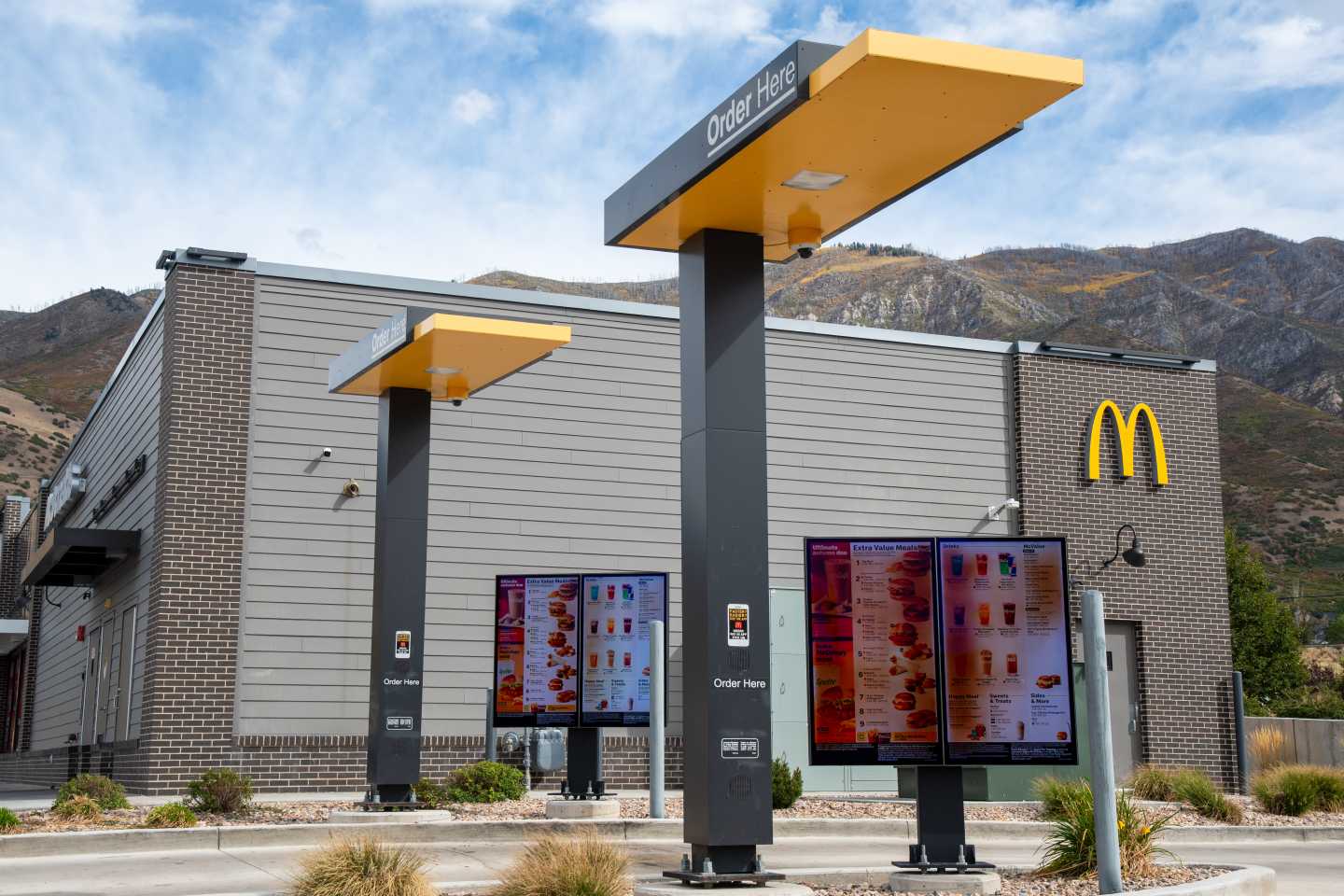 $5 meals, $6 combos and fewer visits: McDonald’s barrage of deals isn’t winning customers back