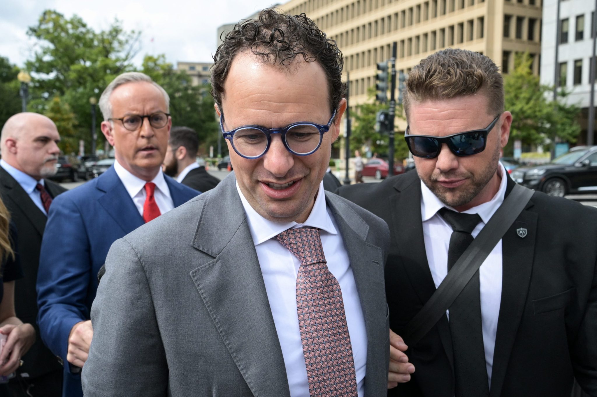 La politique d’immigration de Trump est si préjudiciable aux talents qu’Anthropic l’a mentionnée comme facteur de risque lors de son introduction en bourse historique.