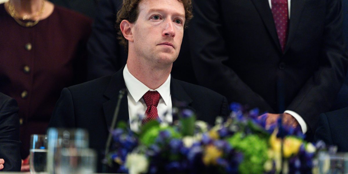 Tech bulls are barely winning their fight against the oil bears