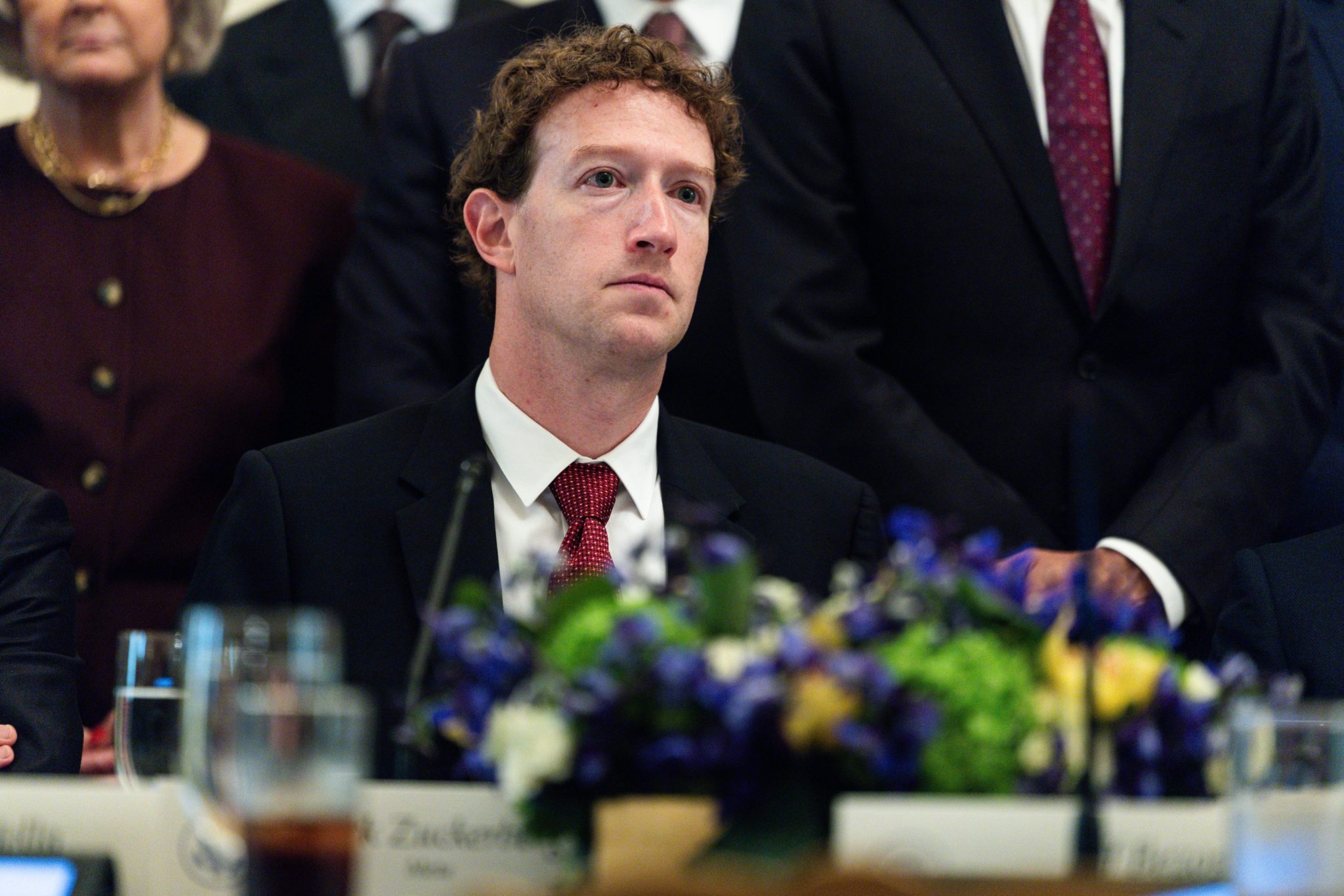 Tech bulls are barely winning their fight against the oil bears