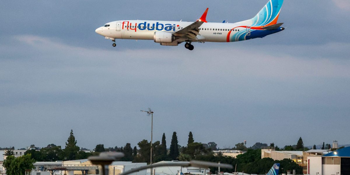 FlyDubai co-pilot used cockpit’s crash axe to try seizing control of flight and was barred from flying by Oman due to concerns over extremist views