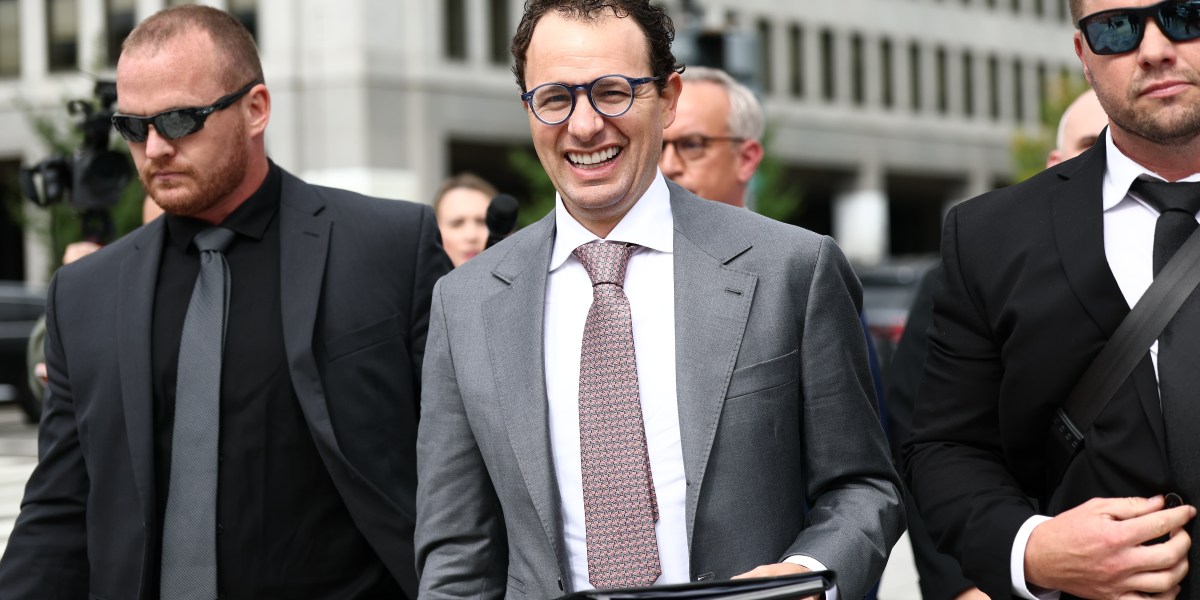 An early Anthropic backer predicts a post-IPO valuation of up to $2.4 trillion, topping SpaceX