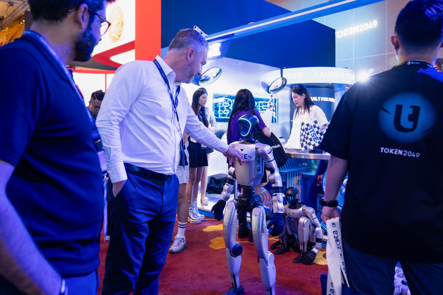 “By 2028, the norm will be to trade with agents rather than clicking buttons on a user interface,” said Alex Svanevik, CEO of blockchain analytics platform Nansen, to Fortune on the sidelines of TOKEN2049 in Singapore.