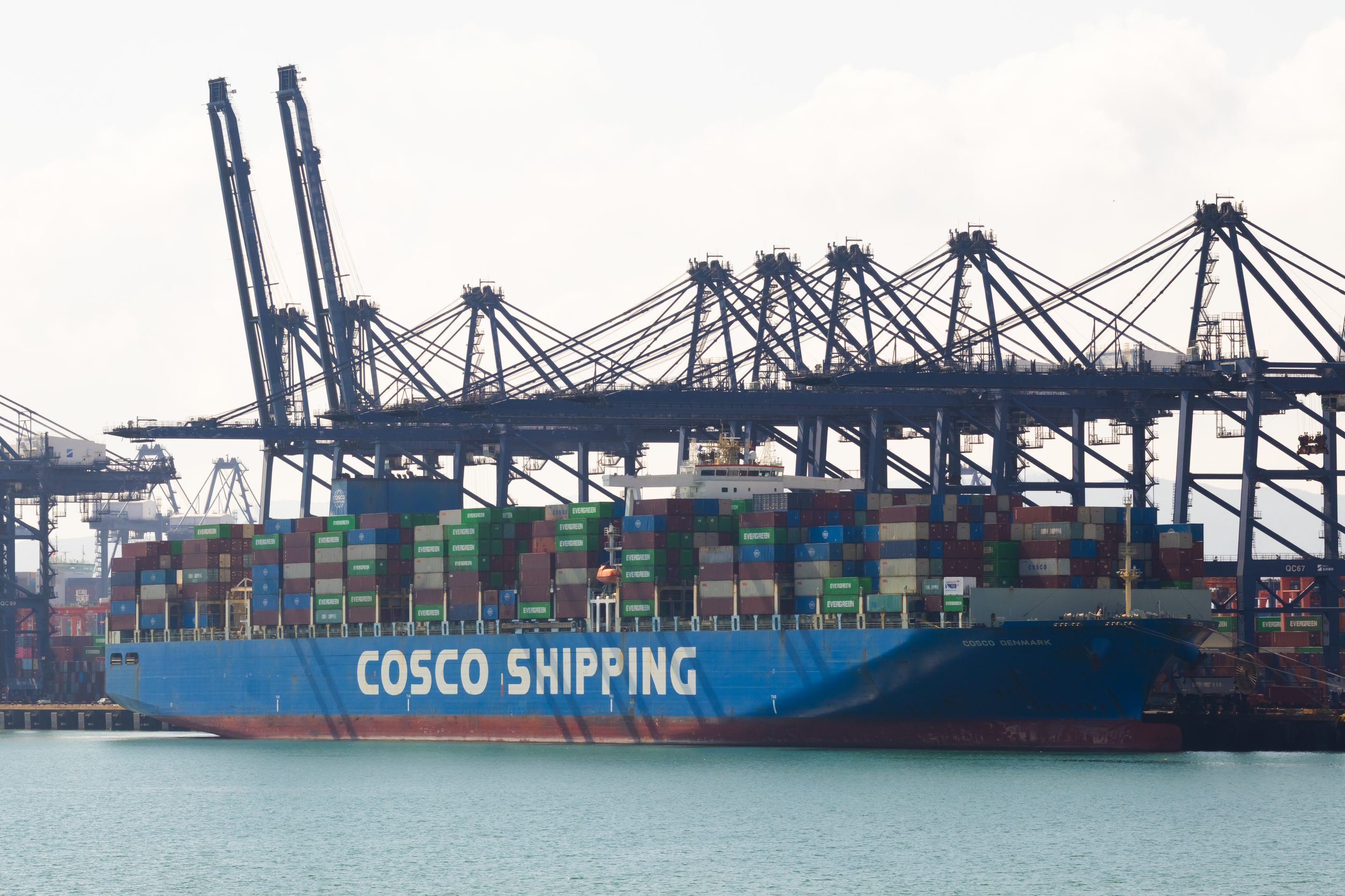 fortune.com - Chan Ho-Him - China's economy grew 4.5% last quarter, yet its export boom risks being 'a drag on world growth'